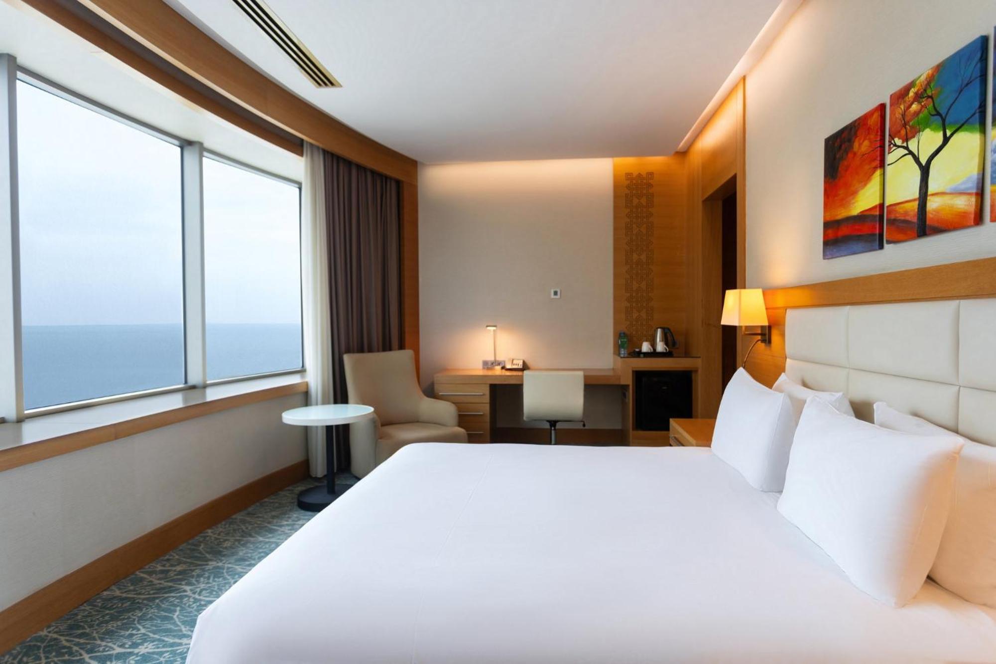 Standard Zimmer mit Kingsize-Bett und Meerblick – Raucher
