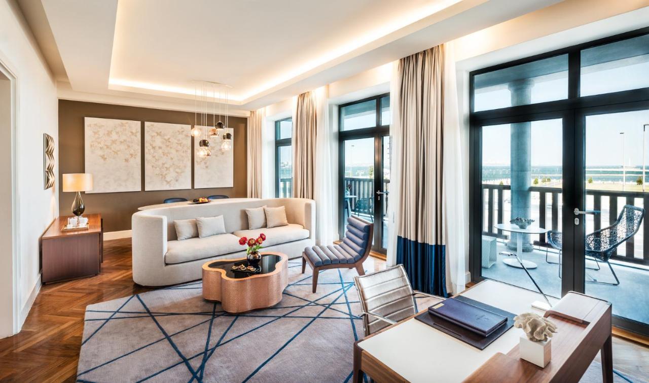 Suite mit einem Kingsize-Bett und Meerblick