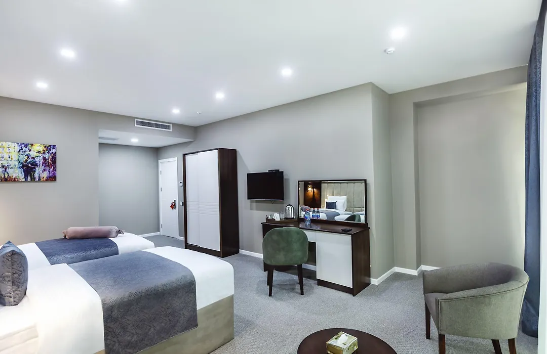 Parallel Hotel-1